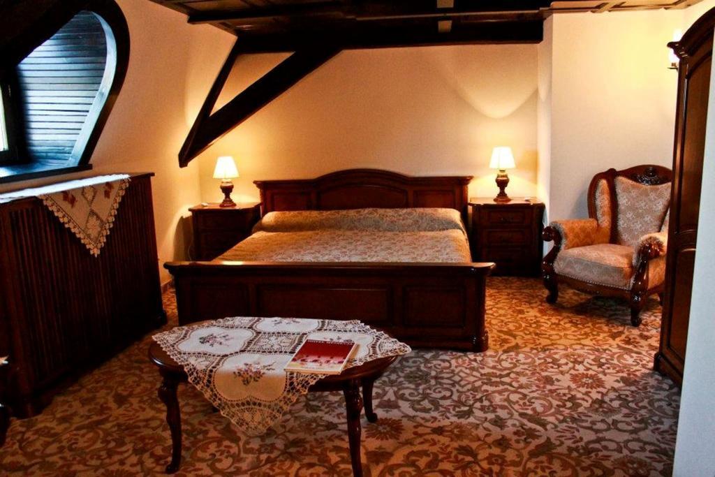 Hotel Medieval Alba Iulia Phòng bức ảnh