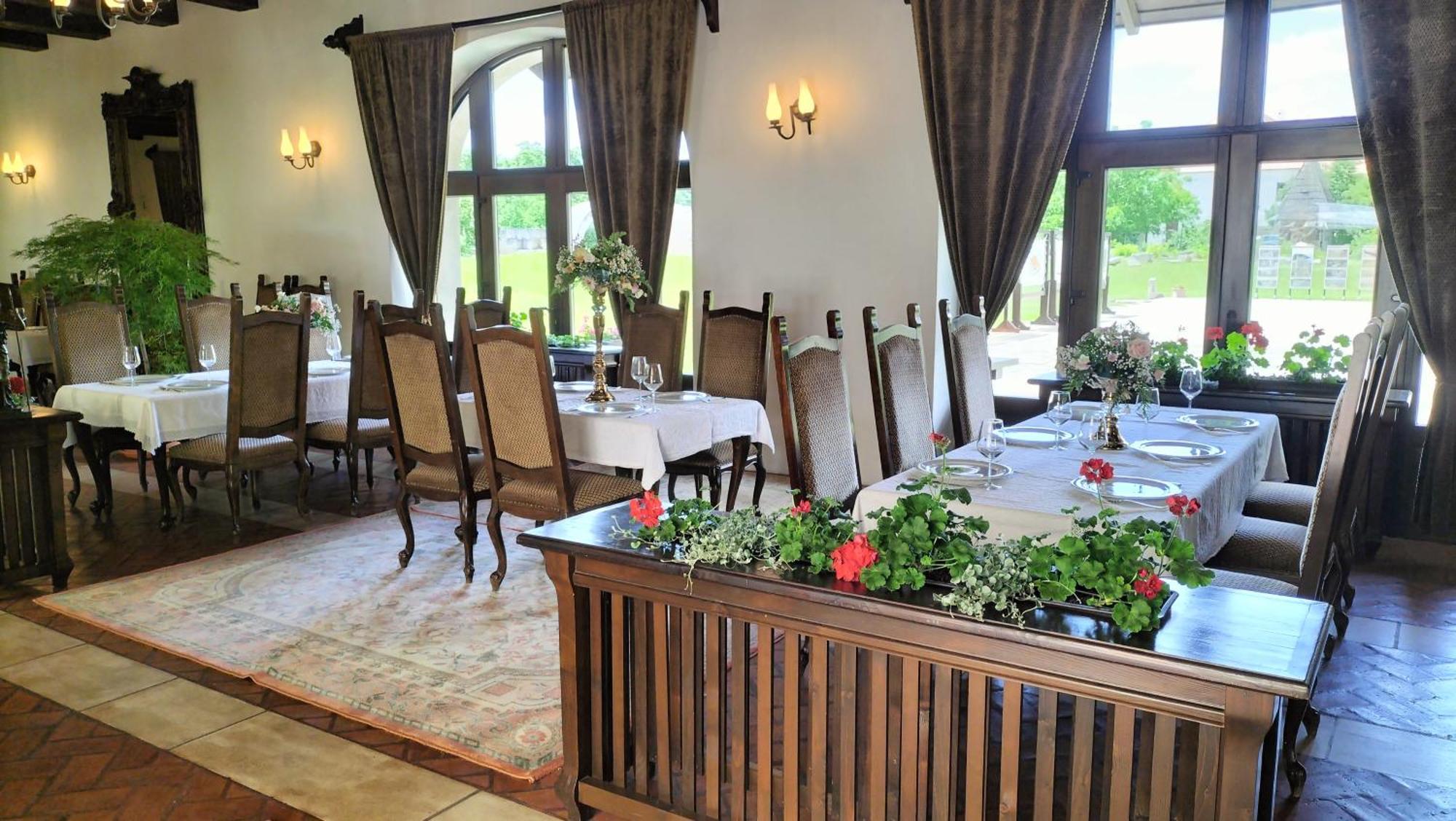 Hotel Medieval Alba Iulia Ngoại thất bức ảnh