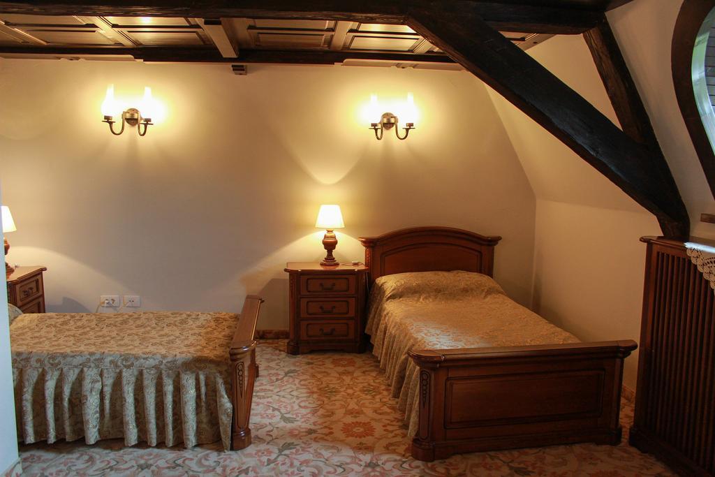 Hotel Medieval Alba Iulia Phòng bức ảnh